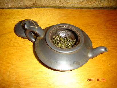 台湾の茶器と凍頂烏龍茶葉